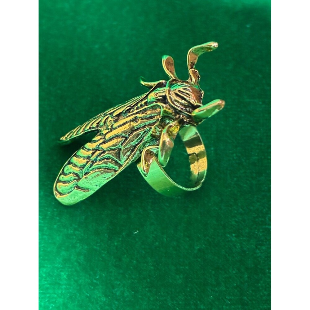 NEW Adjustable cicada statement ring in goldtone Gothic witchy insect jewelry - Picture 2 of 8